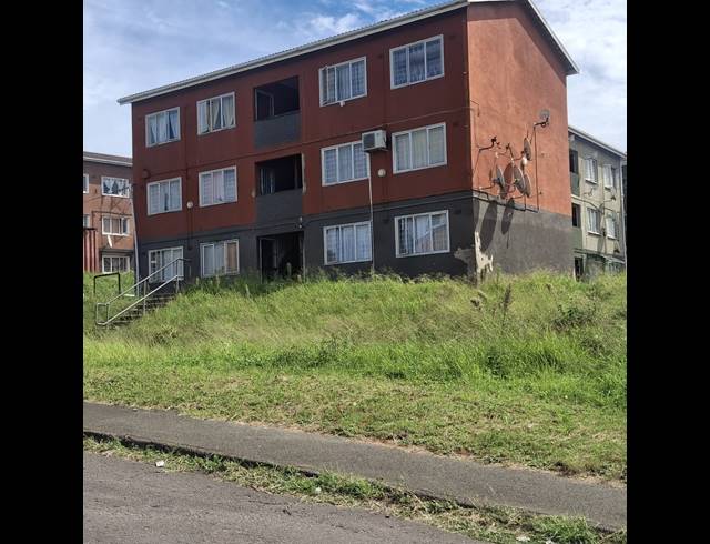 2 BEDROOM FLAT FOR SALE IN AUSTERVILLE